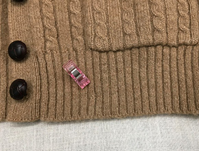 カーディガンの裾の穴修理
