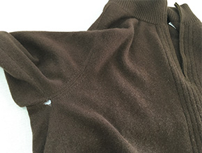 カシミヤセーターの脇の穴修理
